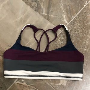 Lululemon sports bra size 6!